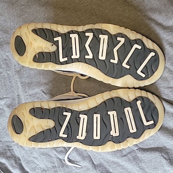 Nike Air Jordan 11s - Picture 9 of 9